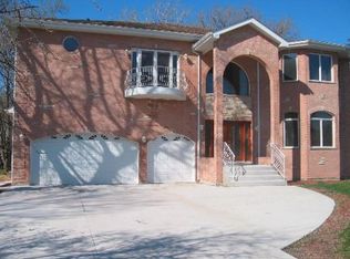 2560 E Church St, Des Plaines, IL 60016