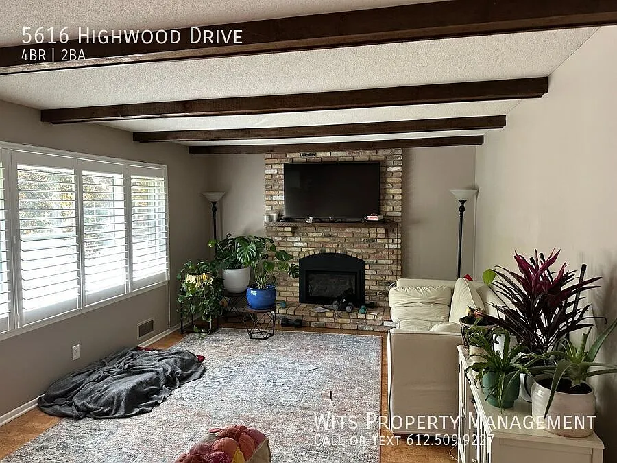 Prime Edina Living! Spacious 4 Bedroom — Photo 2