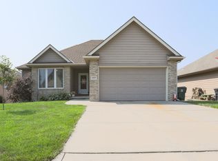 4809 Cedarbrook Dr, Council Bluffs, IA 51503