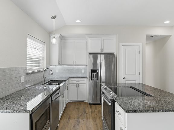 5th image of 804 N Broughton St #802