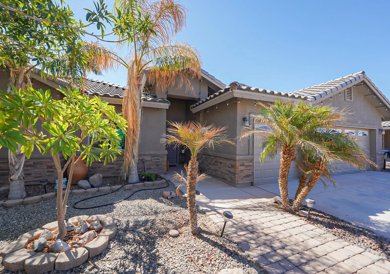 4 bed, 3.0 bath, 2116 sqft, $2,800 — Photo 3