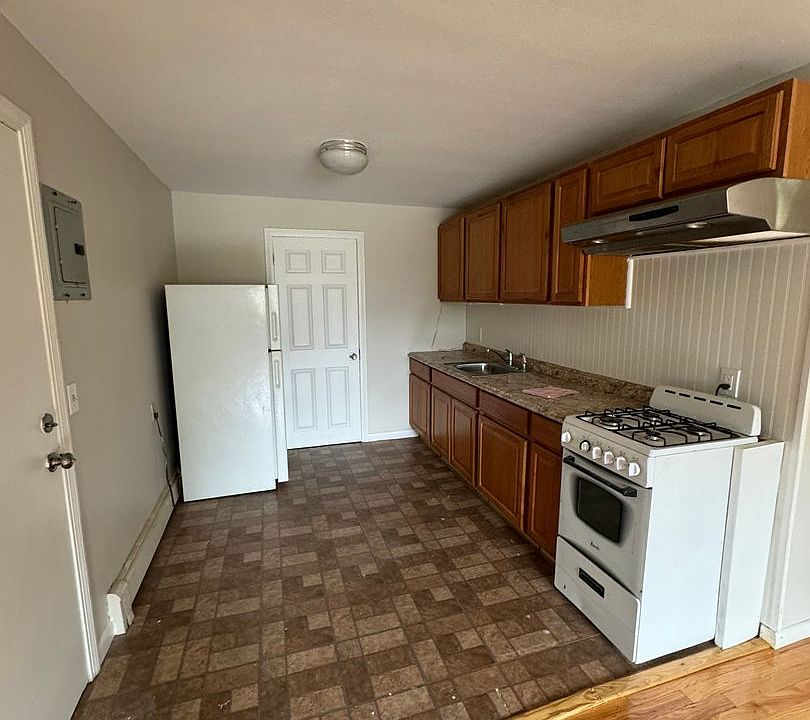 1st image of 4 Pailet Dr APT 4