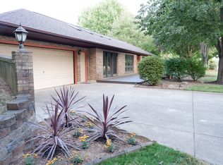 2097 Stewart Rd, Sugarcreek Township, OH 45385