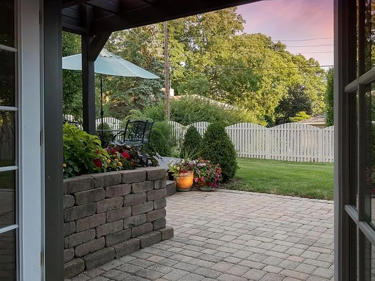 256 Castle Dr — Photo 50