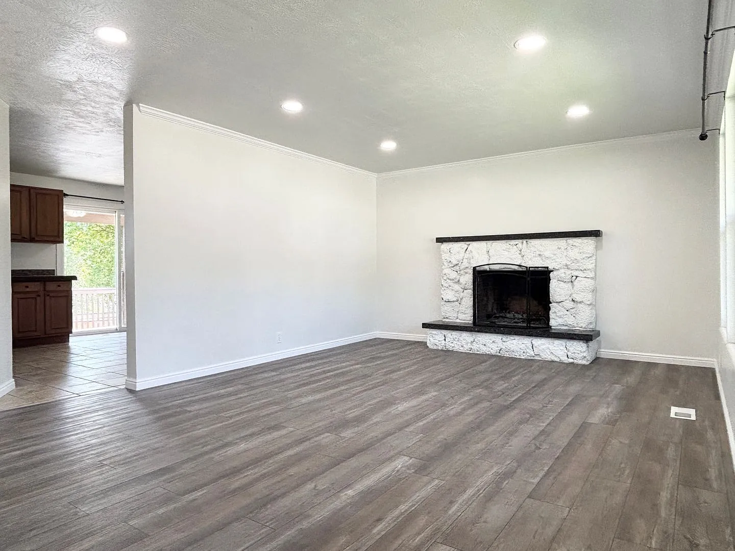 Updated Brick Rambler w/ Mountain Views! — Photo 2