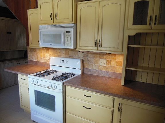 4th image of 4805 Charles St
