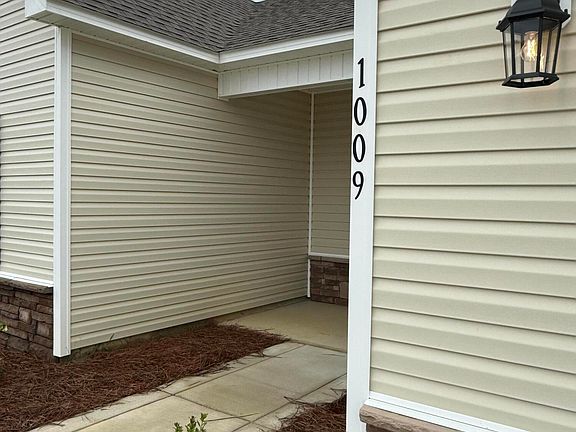 2nd image of 1009 Croaker Court