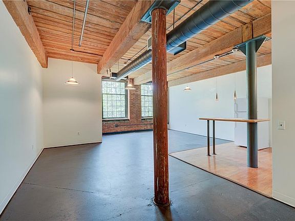 4th image of 28 Bassett St #2C
