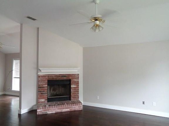 4th image of 343 River Oaks Ln