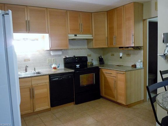 2nd image of 4475 Habersham Ln S #188