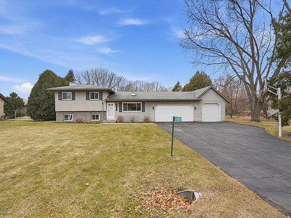3rd image of 3880 Sunny Wood Dr