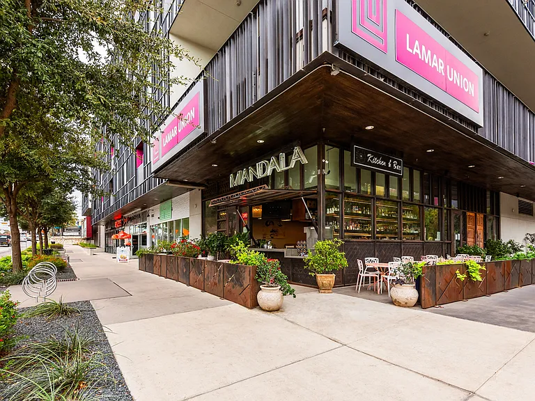 Sidewalk Patio and Dining Options at Lamar Union Apartments