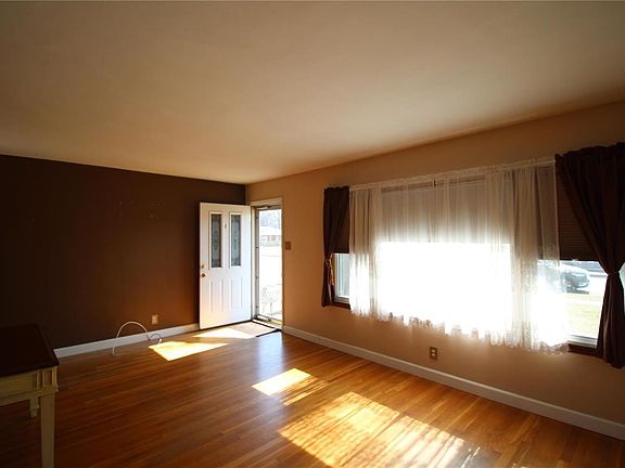 5th image of 1565 Garfield Ave