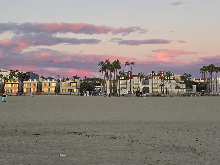 great location in multi-million dollars real estate neighborhood
