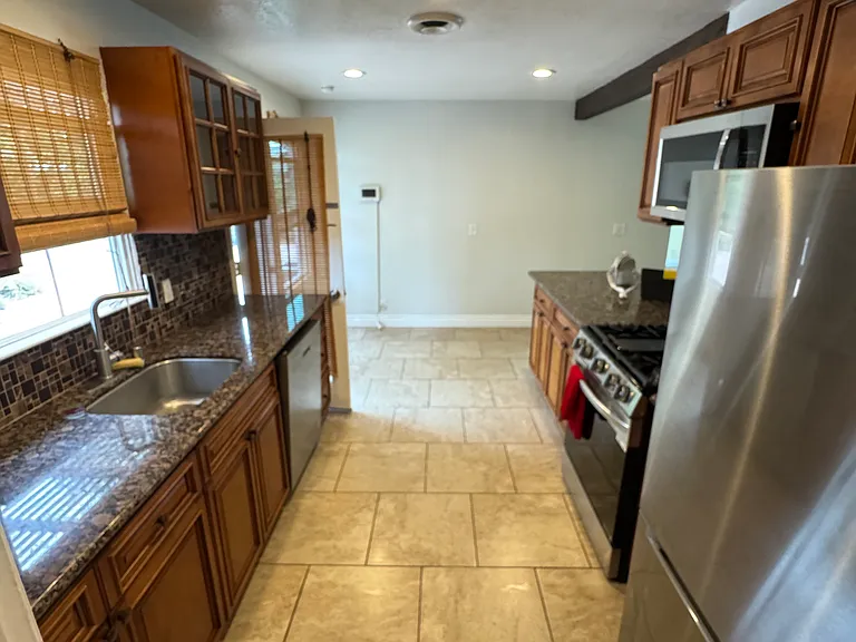 1120 Allen Dr — Photo 6