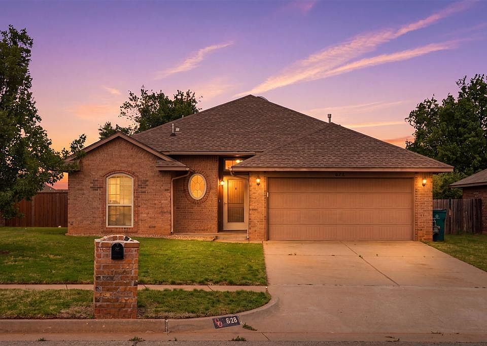 1st image of 628 Inverleith Cir