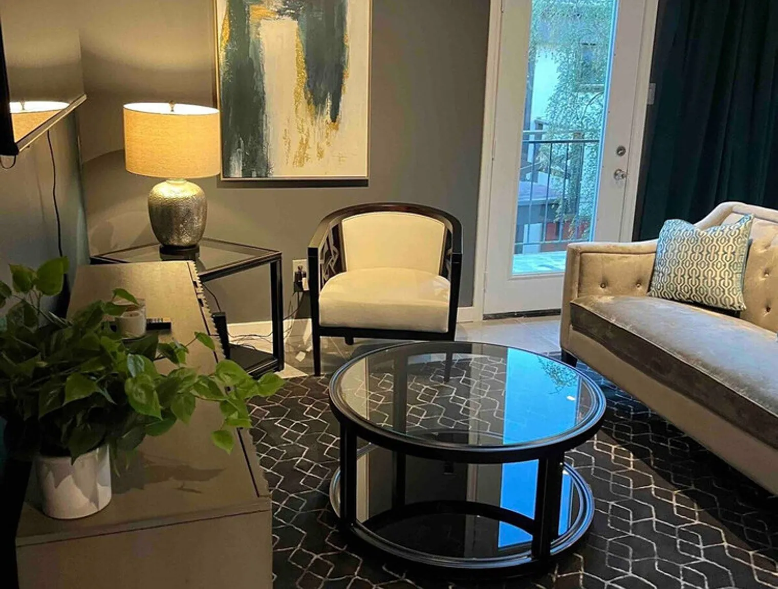 1 bed, 1.0 bath, 656 sqft, $2,706 — Photo 3