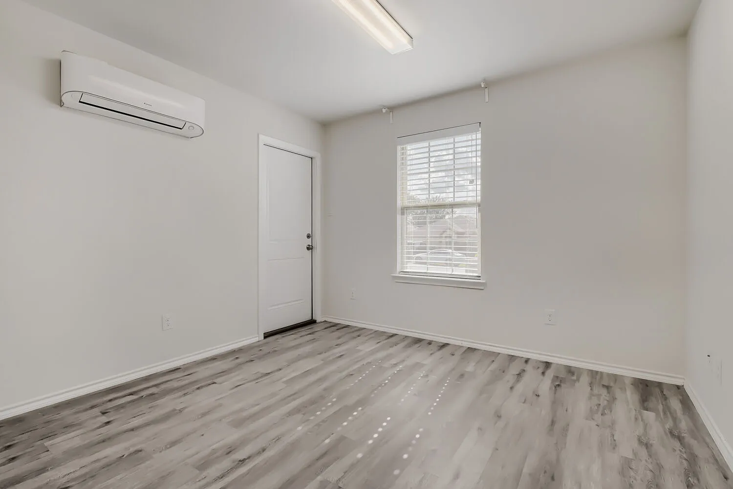 4 bed, 1880 sqft, $2,640 — Photo 3