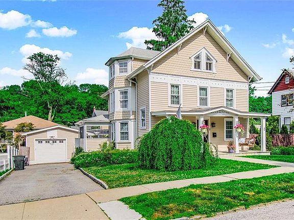 3rd image of 85 Carpenter Ave