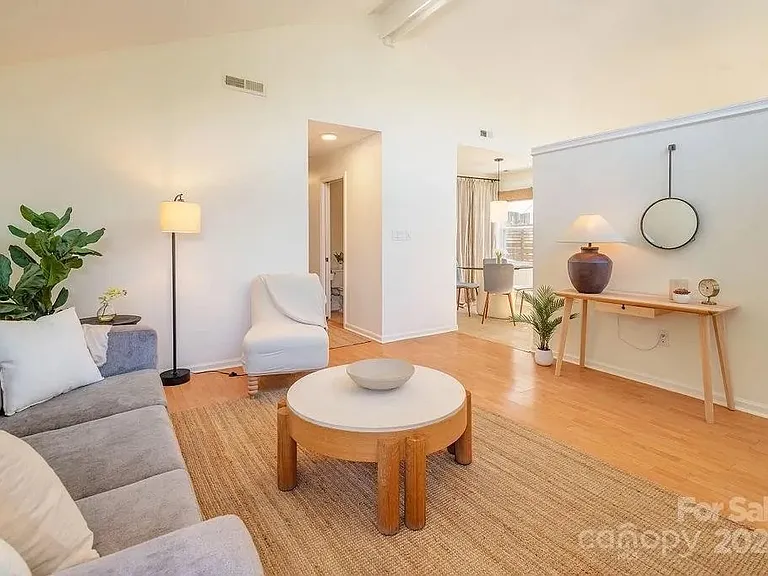 32 Winthrop Rd — Photo 11