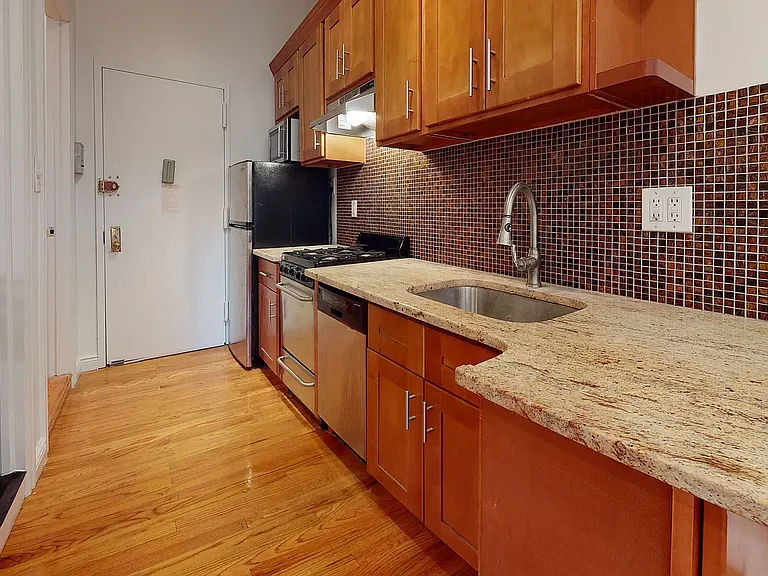 545 E 12th St #4D — Photo 3
