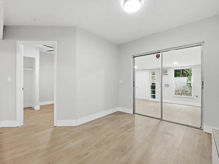 7318 NW 75th St — Photo 10