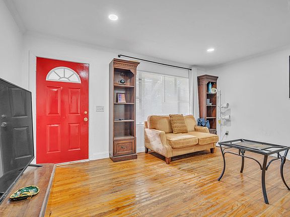 5th image of 10 Valley View Ln