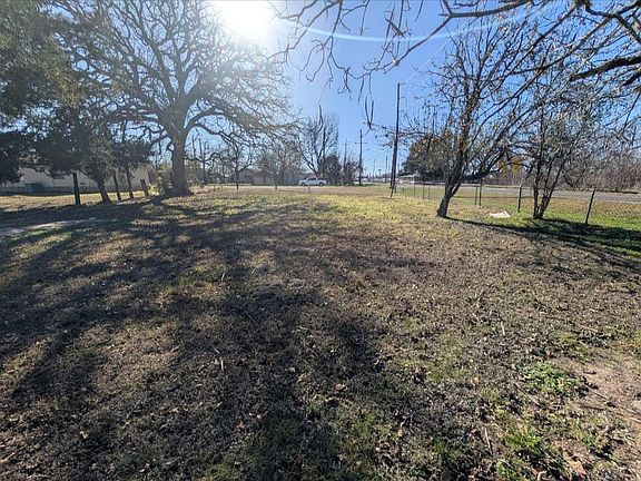 4th image of 113 S Santa Fe Rd