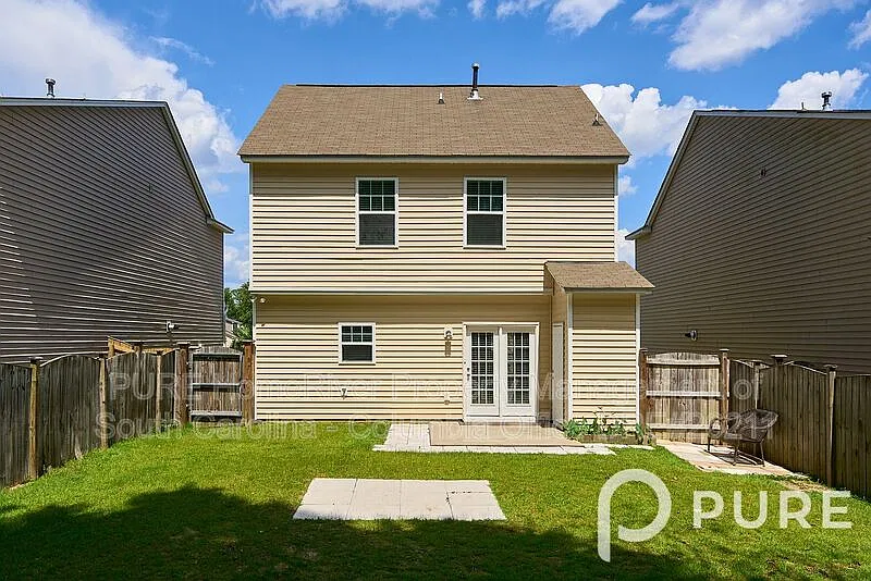 3 bed, 2.5 bath, 1400 sqft, $2,045 — Photo 3