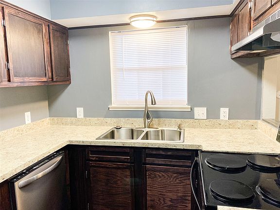 3rd image of 1065 Willow Oaks Cir