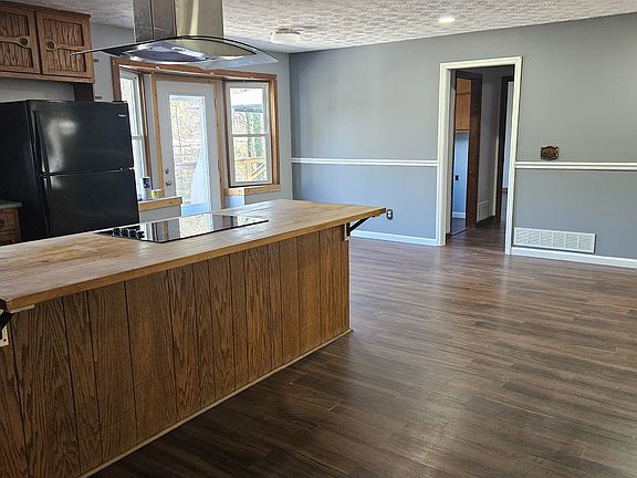 2nd image of 135 Longview Rd