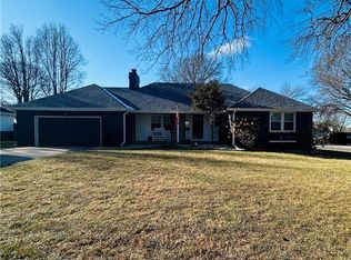 8100 Tomahawk Rd, Prairie Village, KS 66208