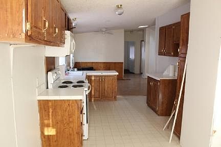 4th image of 1465 Crest Dr