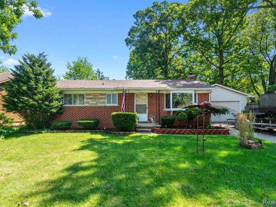 750 N Hagadorn St, South Lyon, MI 48178