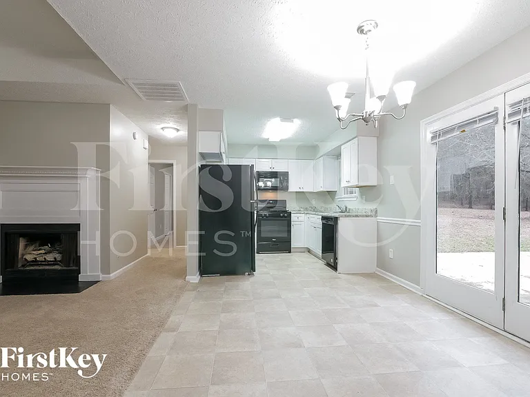 400 Lone Oak Dr — Photo 4