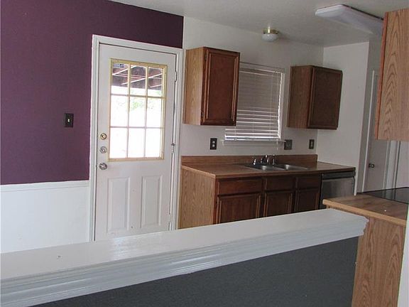 4th image of 2803 Armadillo Dr