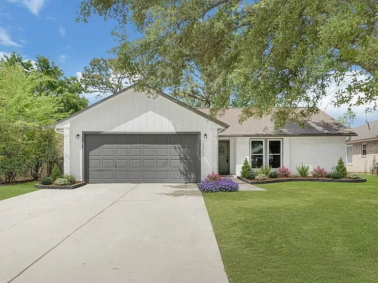 15722 Pagehurst Dr — Photo 32