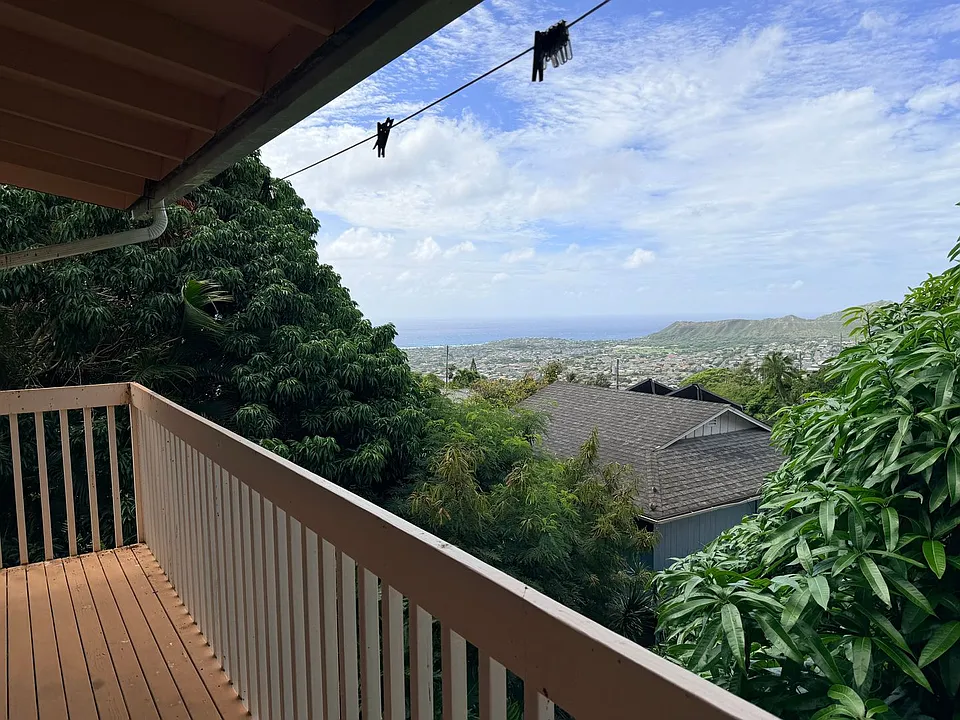 3739A Mariposa Dr