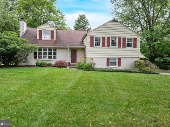 209 Anthony Wayne Dr, Wayne, PA 19087