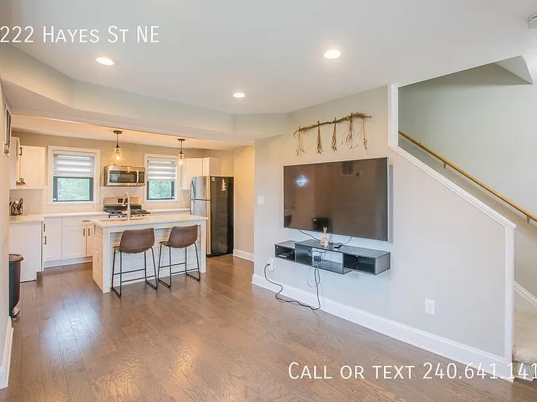 5222 Hayes St NE — Photo 10
