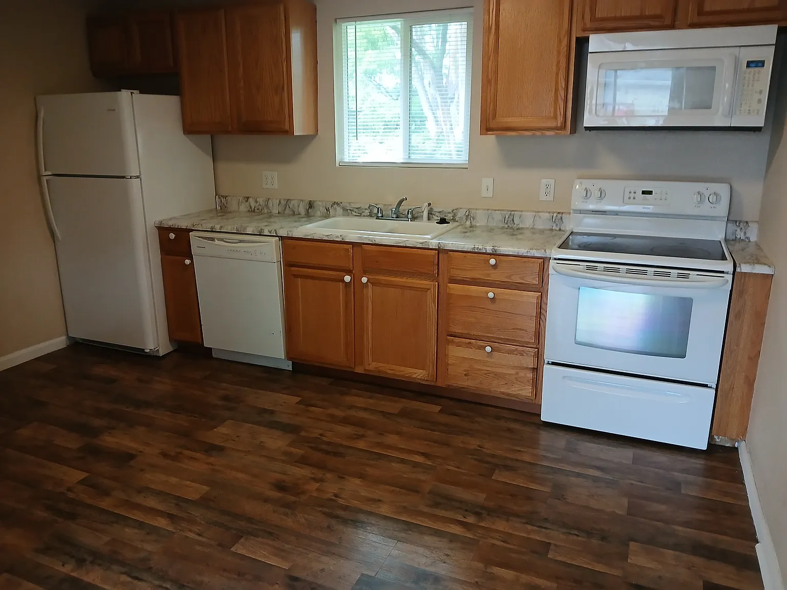 1101 Briarwood Rd - 4 — Photo 2