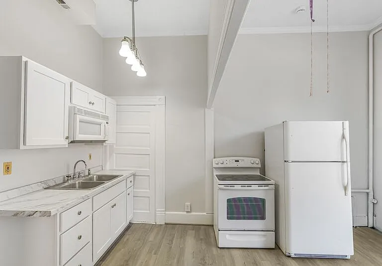 1122 Caroline St #1 — Photo 9