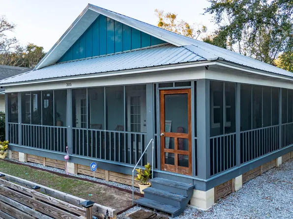 305 Ballentine St, Bay Saint Louis, MS 39520