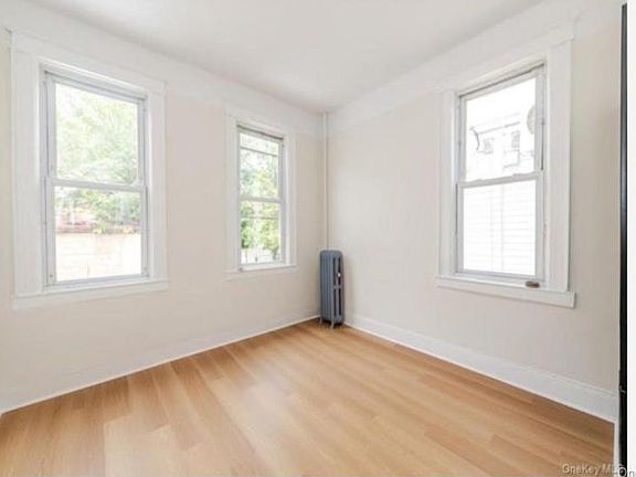 4th image of 959 Van Nest Ave Floor 2