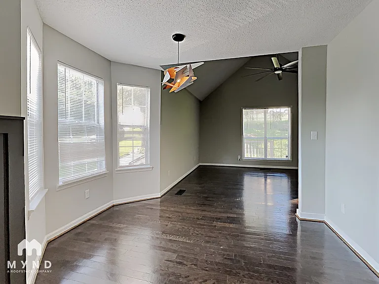 1021 Medina Dr — Photo 8