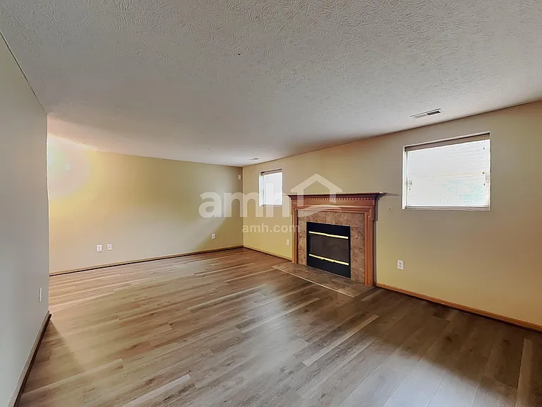 949 Rowland Ave — Photo 8
