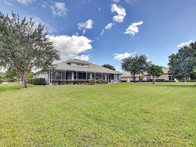 8028 Plantation Lakes Dr — Photo 48
