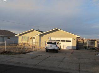 937 E Ridgeway Ave, Hermiston, OR 97838