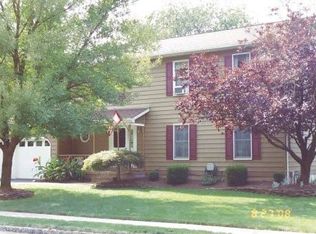 11 Pine Ridge Dr, Branchburg, NJ 08876