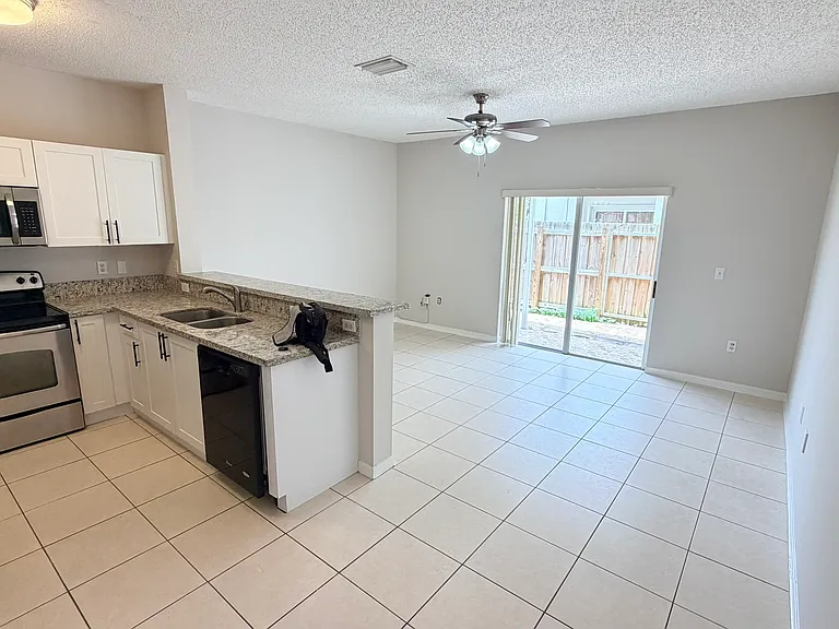 2202 SE 23rd Ter — Photo 27